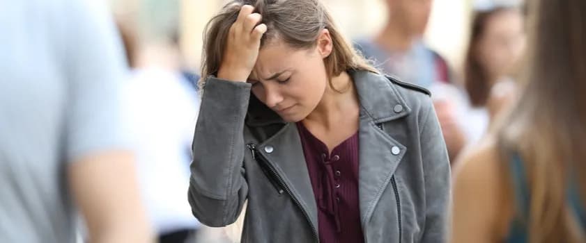 Fobia społeczna objawy - jak je rozpoznać i z nimi walczyć